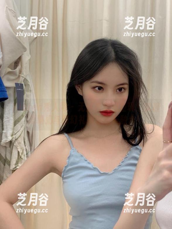 Xiuren秀人网-软糖爱喝奶 Xiuren秀人网 - 无圣光美图呈现!软糖爱喝奶与梦幻礼服的完美融合!