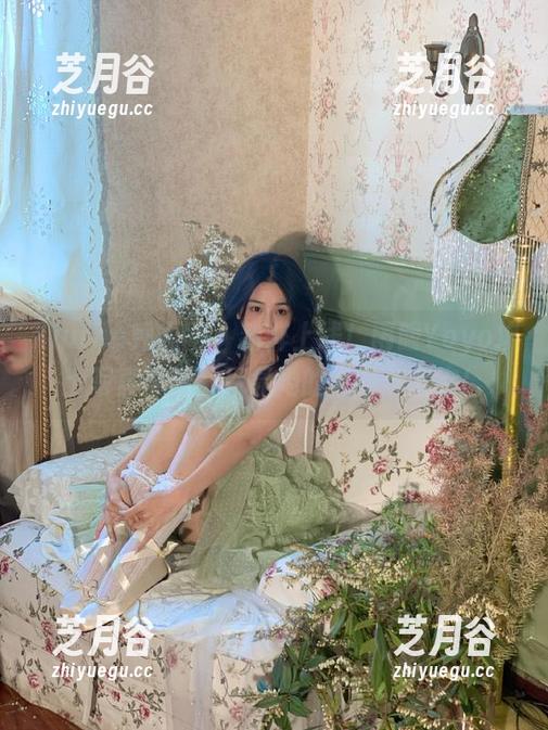 Xiuren秀人网 - 新鲜上线！雨瞳Yoyo护士写真美图，尽显她的优雅与坚定！