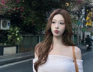 YouMi尤蜜荟 – 享受黄歆苑旗袍的优雅姿态，最新套图资源火热上线