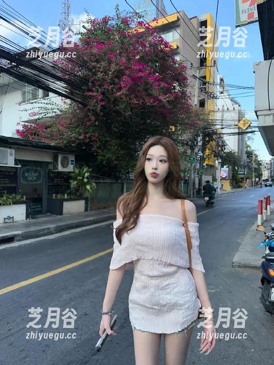 YouMi尤蜜荟-黄歆苑 YouMi尤蜜荟 - 享受黄歆苑旗袍的优雅姿态,最新套图资源火热上线