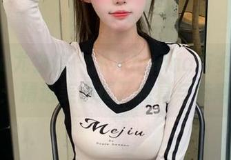 YouWu尤物馆 – 木木hanna与女仆的奇妙邂逅：精选美图揭开纯真与魅惑的面纱