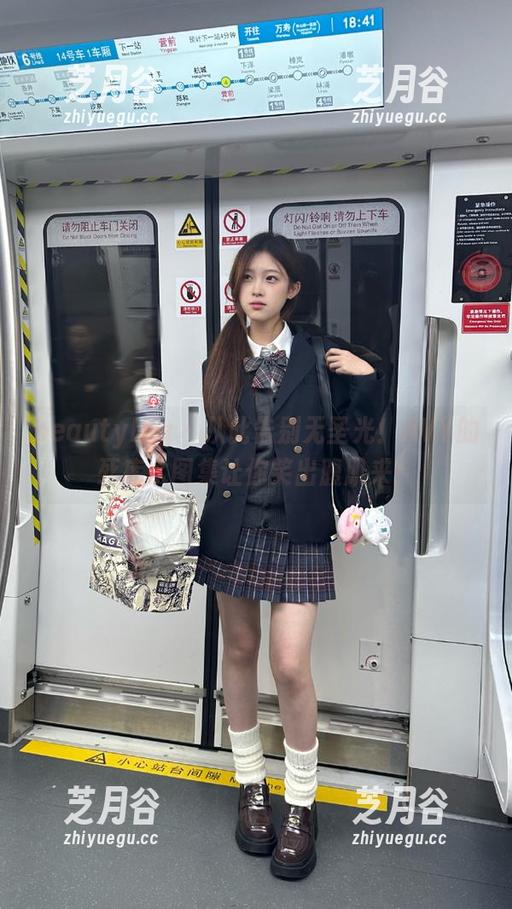 beautyleg - 从此告别无圣光！AVY的死库水图集让你笑出腹肌来！