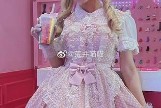 破界美食与艺术：nyako喵子大魔王厨娘写真图册带来的颠覆体验