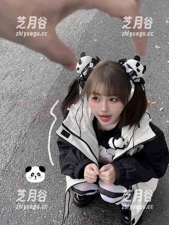 pans-蕾蕾 pans - 在泳池边,蕾蕾展现出无限风情的写真合集,一起拥抱这个夏天!