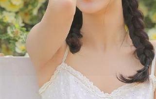 一起来欣赏サク(saku)的连体衣写真图包，感受她独特的时尚魅力与风格吧！