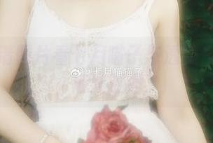 透过高清图片看七月喵子与透明灰丝袜的浪漫邂逅