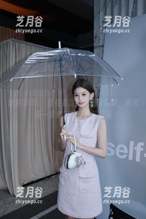 丝慕GIRL-佳佳 丝慕GIRL - 佳佳美足的私拍写真展,展现每一步走出的自信与风采