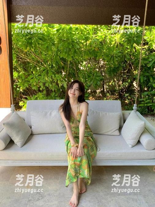 丽柜-允儿 丽柜 - 允儿全新丝袜作品集分享,带你领略更多时尚与艺术的碰撞!