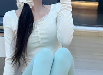 丽柜 – 迷人小戈的无圣光美腿美图，让我们一起享受这份清纯可爱的视觉盛宴吧！