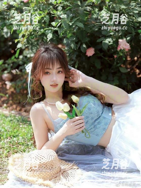 丽柜-小爽 丽柜 - 体验小爽的莲玉料理写真之美,下载她的独特作品,唤醒你的艺术灵感!