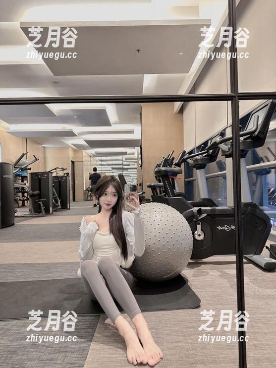 丽柜-小璐璐 丽柜 - 凭借“小璐璐可爱”的名号,图片合集里的我真的是“可爱”吗?