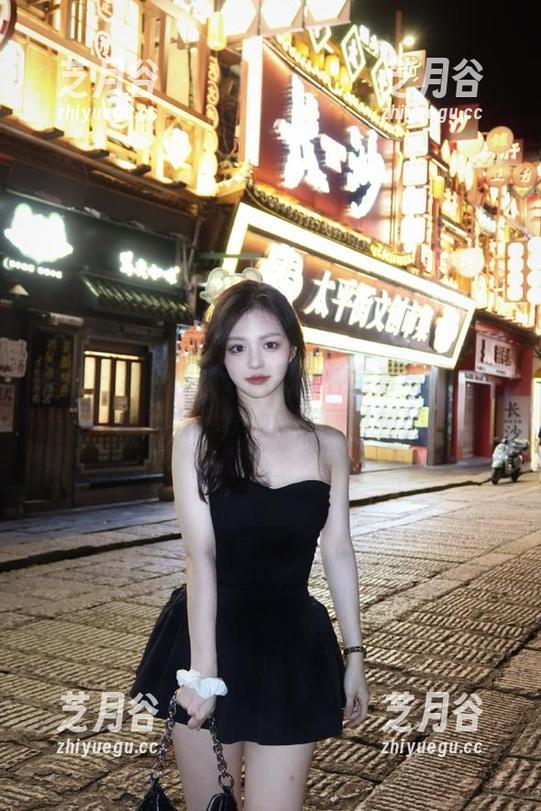 丽柜-甜甜 丽柜 - 独家揭秘:甜甜女神全套写真,免费下载尽享她的美丽时刻!