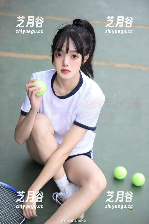 丽柜-苏黎 丽柜 - 香莲灵动:苏黎最新写真图片合集,带你走进她的艺术心境