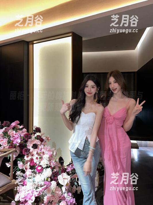 丽柜 - 菲菲的棉袜时尚：原图里的美丽与更新期间的秘密分享！