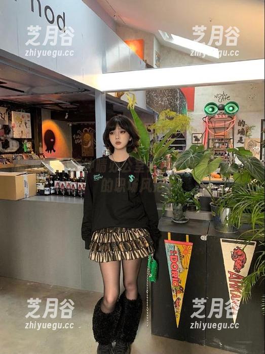 丽柜 - 探索钟晴办公室：福利图集展现她的职场风范