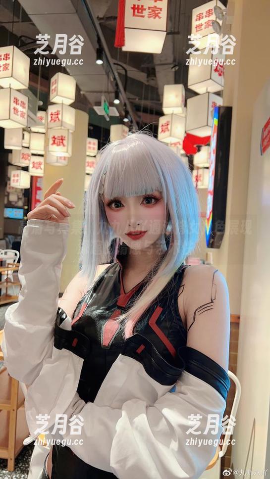 高清写真集：九九八吖通过修女角色展现深邃的情感与艺术性