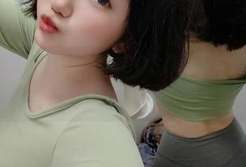 云溪溪奶桃：用眼镜COS演绎的不只是写真，还是青春的无限可能！