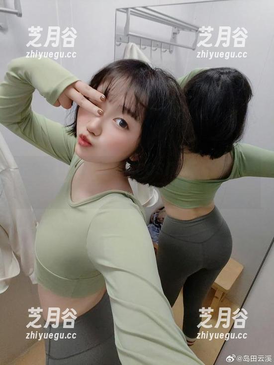 云溪溪奶桃 云溪溪奶桃:用眼镜COS演绎的不只是写真,还是青春的无限可能!