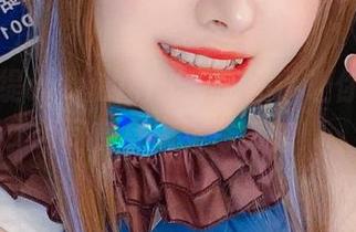 下载亚缇arty的裤里丝美图，让你的手机瞬间变身搞笑写真馆！