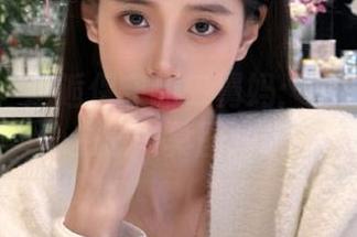 微密圈 – 邂逅保守的二舅妈：性感粉色桃心主题写真图片欣赏