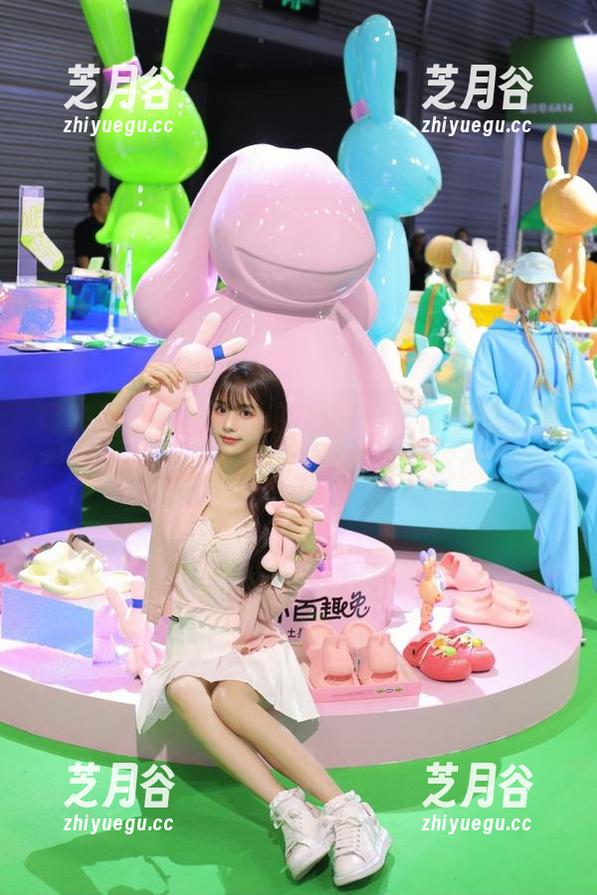 保守的二舅妈 微密圈 - 牛仔裤下的心事:“保守的二舅妈”私拍套图带你领略新风尚