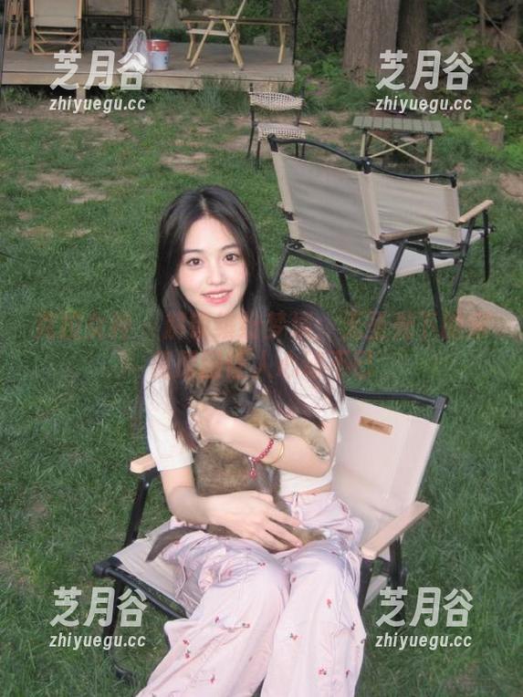 克拉女神-宋黛 克拉女神 - 解锁缤纷梦境:无圣光下的宋黛原图让人心动不已