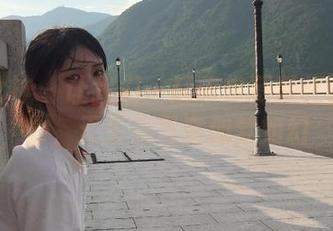 克拉女神 – 让我们一起欣赏薇薇红裙的魅力，无圣光写真似梦如幻
