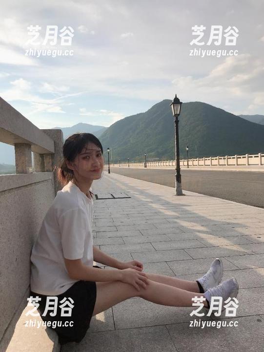 克拉女神-薇薇 克拉女神 - 让我们一起欣赏薇薇红裙的魅力,无圣光写真似梦如幻