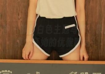 克拉女神 – 静宜白色主题写真：原图及图集分享她的优雅瞬间