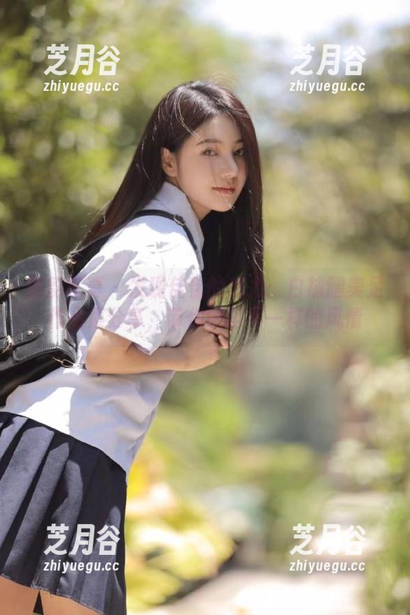 唐韵写真 - 发现佳佳的魅力：白袜腿美足作品集分享，带你领略不一样的风情