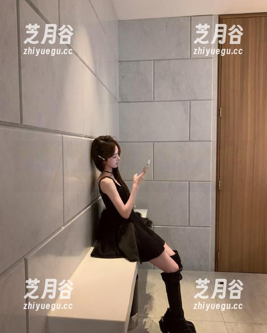嗲囡囡-方绮言Ayaka 嗲囡囡 - 最新发布!方绮言Ayaka作品集中的死库水主题与时尚碰撞