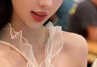 嗲囡囡 – 鱼子酱fish私房图包让人心动，探寻JK写真与自我的深度交融与表达！