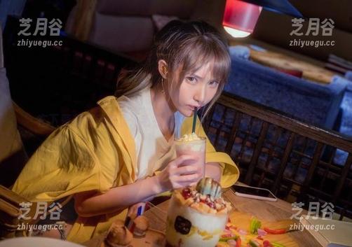 在下萝莉控ii 在下萝莉控ii无圣光毛衣写真:柔和光线下的梦幻瞬间