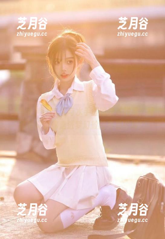 头条女神 - 文雪与水手服的快乐碰撞，精选写真带你走进梦幻般的青春世界！