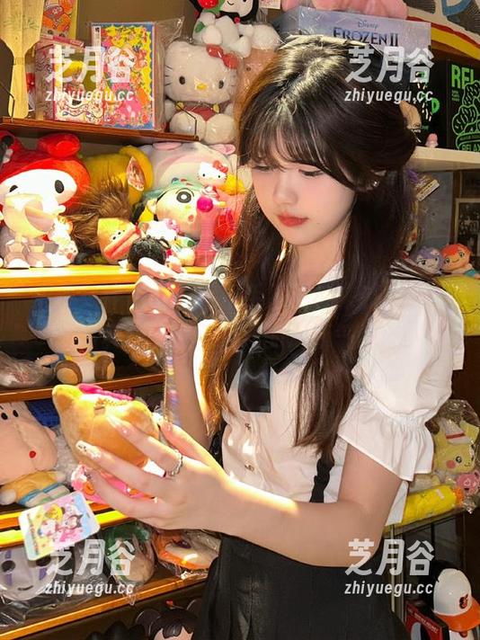 头条女神-杨曼妮 头条女神 - 杨曼妮水手服图包来袭,最新写真让您感受海洋的清新气息!