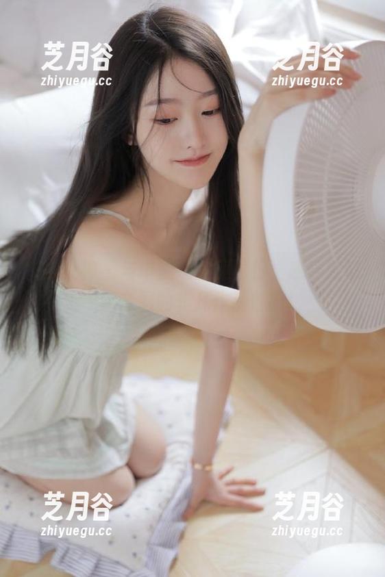 头条女神-申美嫣 头条女神 - 与申美嫣女王同行,感受她每一组套图的非凡作品魅力!