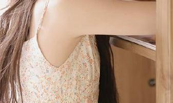 头条女神 – 在校园的温暖阳光中，罗蔓蒂带你探索无圣光的魅力套图！