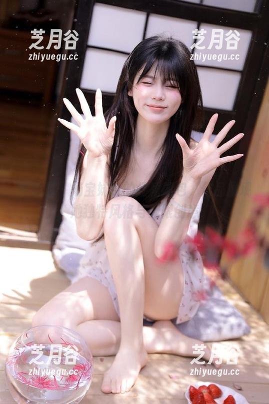 奶宝妹纸 微密圈 - 奶宝妹纸的红裙图包,作品展现她独特风格与无限创意