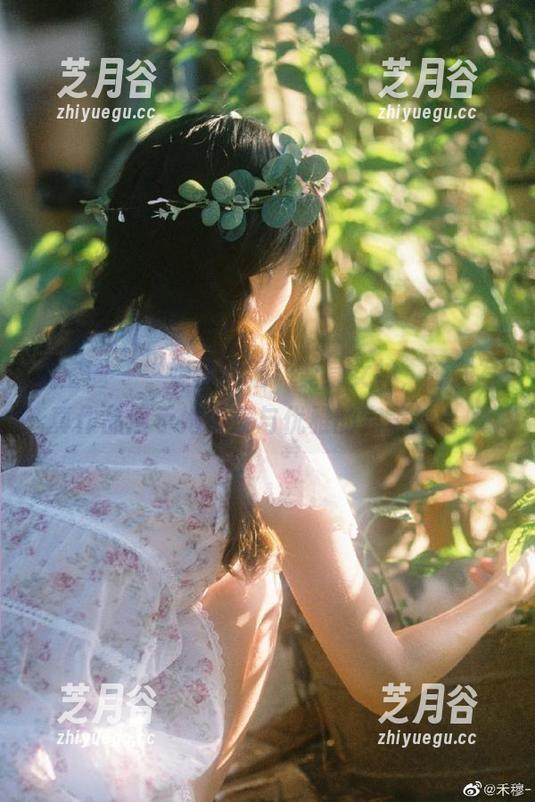 奶宝妹纸 微密圈 - “奶宝妹纸”变身女神,在线写真作品展示她俏皮与优雅的完美结合。