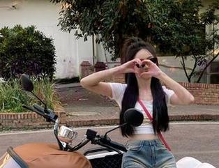 学妹加速跑 – 追寻抹茶的足迹：她叫抹茶写真图集，让你心动不已