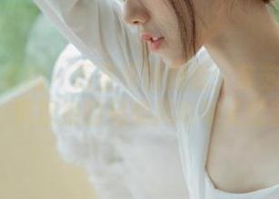 学妹加速跑 – 万圣节特别篇：苏苏私拍合集，展现她的另类风格与无限创意