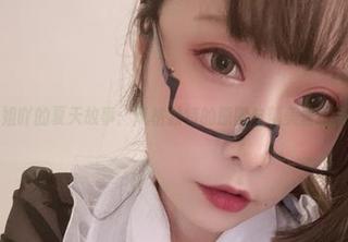 小泉学姐吖的夏天故事：风格独特的原图与精美壁纸等你下载