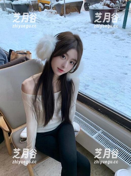 小瑶幺幺与浴缸的写真合集，艺术的泡沫能否撩动你的心？