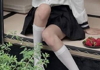 少女秩序 – 高清透明写真资源尽在乐栀的作品中，透析艺术与生活的深厚连接，重磅推荐！