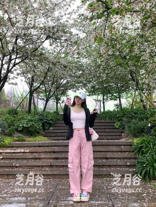 尤果网 - Maggie黑白写真作品原图大公开，福利充盈让你的艺术之旅更加丰富