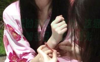 尤果网 – 安柔的连衣裙魅力：这组写真原图犹如春日的柔和阳光
