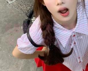 尤果网 – 私拍里的艺术！张馥棋美脚原图让你领略别样风情！