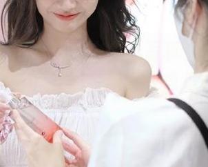 尤果网 – 田慕儿纯白全集写真：看她怎么用基本款告诉我们，原来白也是一种境界！