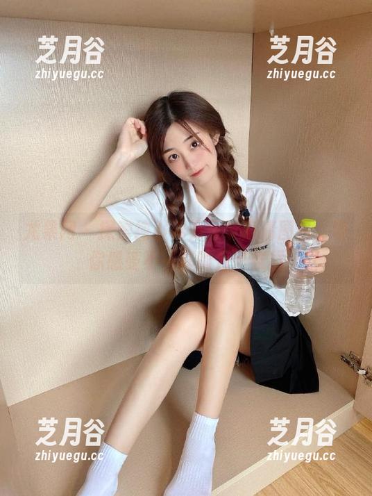 尤果网 - 探索纯小希万圣节高清图包，带你感受不一样的万圣氛围