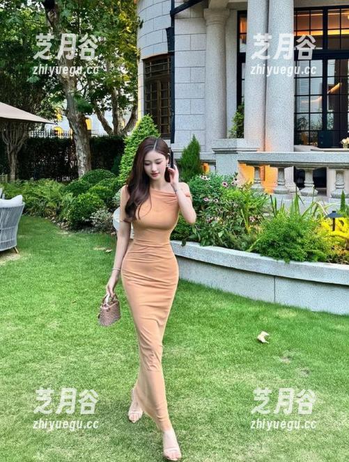 尤果网 - 颜美汐的礼服图片真是美到窒息，谁能拒绝下载一堆美照？